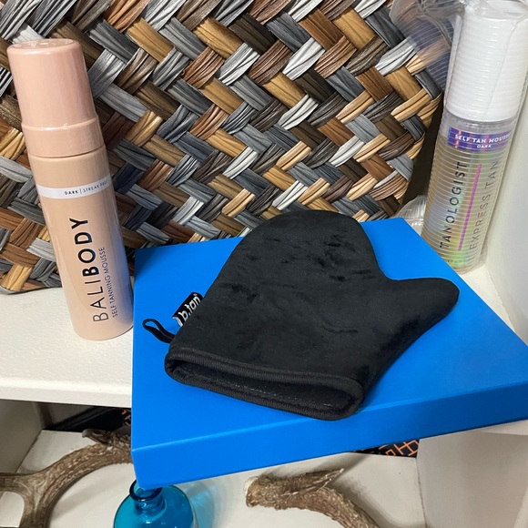 🖤2 New Dark Self Tanners and a b•tan black mitten - Picture 2 of 7
